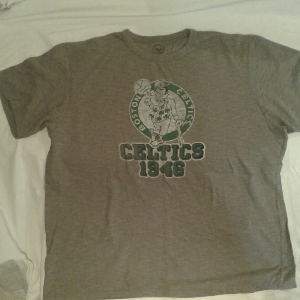 NWOT Celtics gray Men's T-shirt